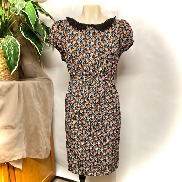Forever 21 Dresses & Skirts - Forever 21 Floral Short Sleeved Lace Collard Dress